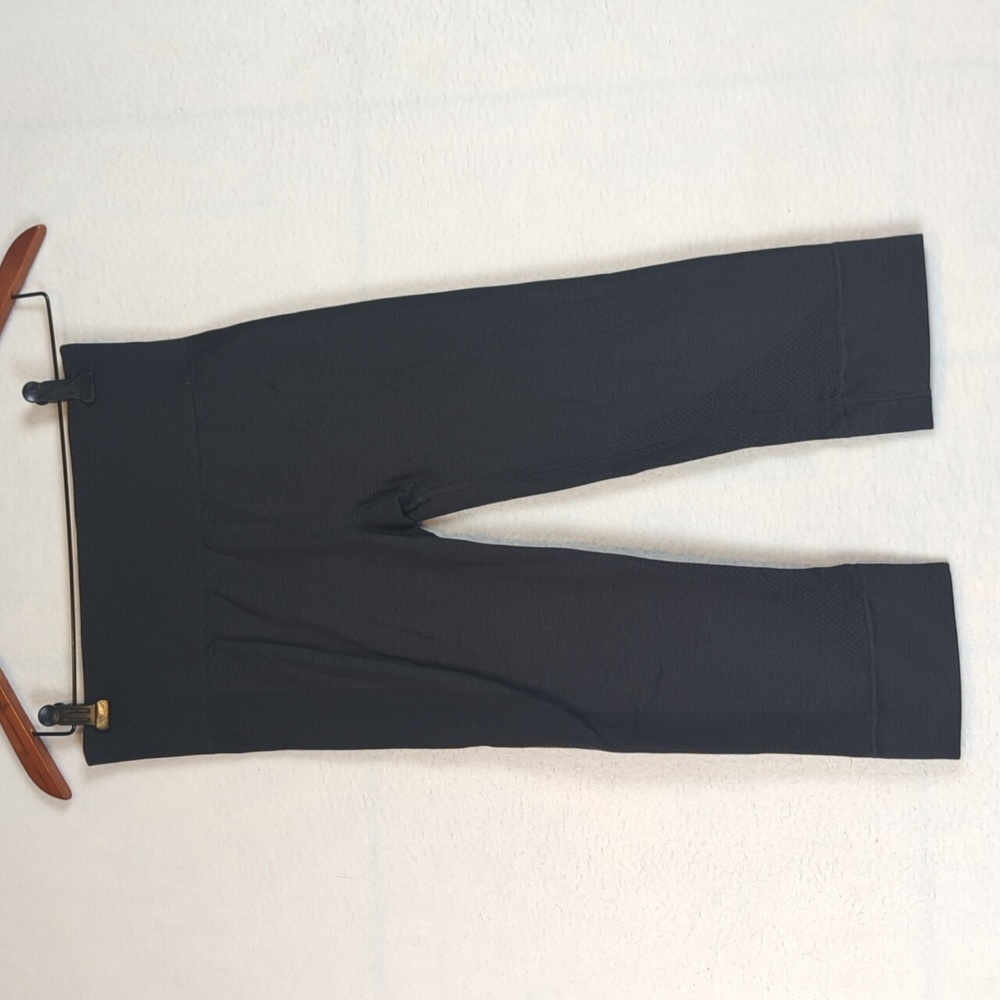 Lululemon Black Stretch Thick Capri Athletic Yoga Leggings 4